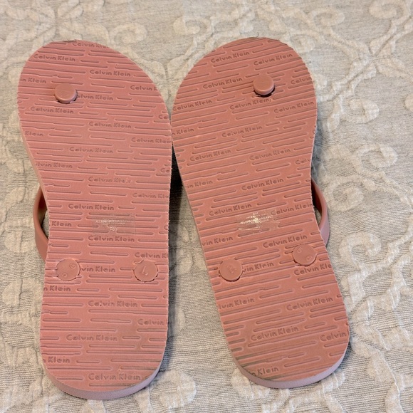 Calvin Klein flip flops - Picture 3 of 3